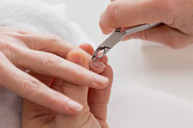 Manikür, tırnak törpüsü, pedikür..