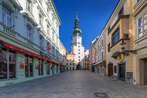 Prázdné Město Kvůli Koronaviru Michalské Ulici Michalské Věži Bráně Bratislavě — Stock fotografie