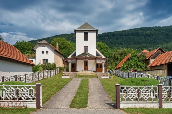 Sipkov, Slovakya 'daki Katolik yeni kilisesi.