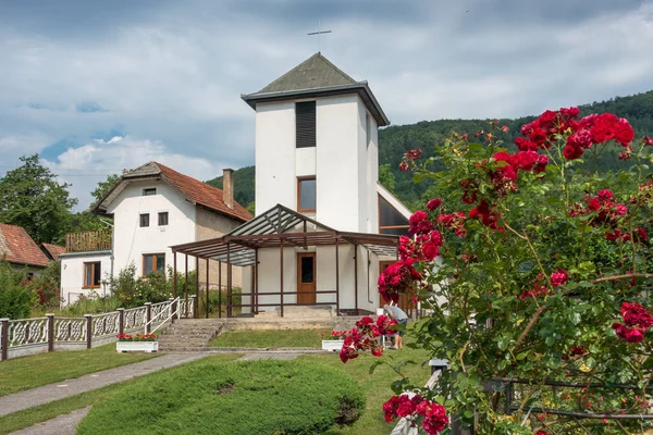 Sipkov, Slovakya 'daki Katolik yeni kilisesi.