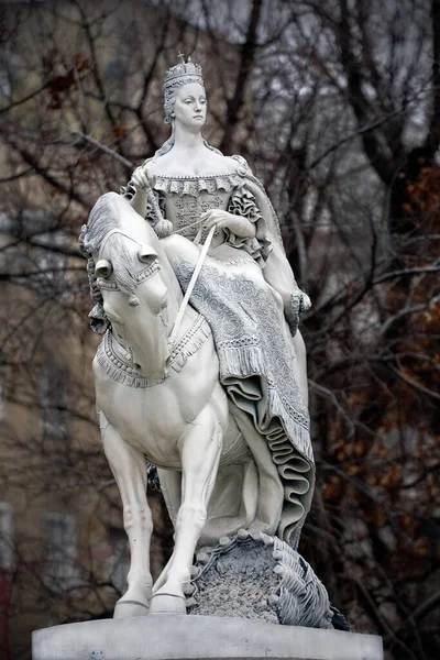 Estatua Ecuestre Monarca María Teresa Terraplén Del Danubio Bratislava Eslovaquia — Foto de Stock