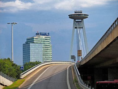 SNP Köprüsü, ESET karargahı, bina, O2, yol, Bratislava, Slovakya.