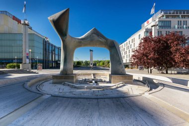 Eurovea Alışveriş Merkezi, M. R. Stefanik anıtı, Bratislava, Slovakya.