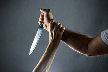 Şiddet, bıçakla öldürme, cinayete teşebbüs, cinayet..