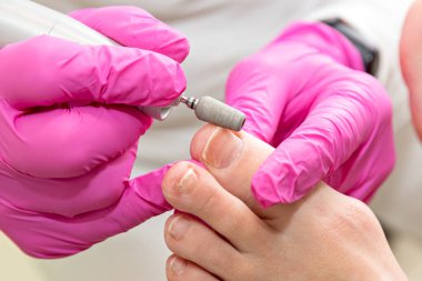 Pedikür, ayak tedavisi, tırnak cilası, öğütücü, kesici..