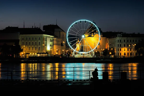 Ruota Panoramica Sull Argine Del Danubio Costruzione Della Filarmonica Slovacca — Foto Stock