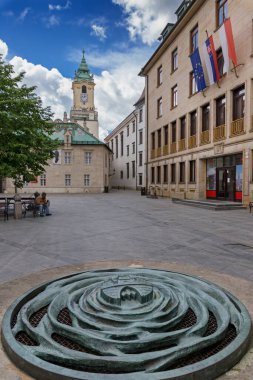 Primatların Meydanı, Eski Belediye Binası, kasabanın amblemi, arması, belediye binası, Bratislava, Slovakya.