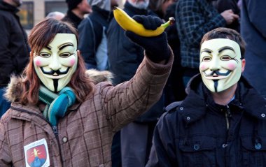 Bratislava 'daki Başkanlık Sarayı önündeki goril protestosu, yolsuzlukla mücadele, 2012, Slovakya.