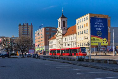 Spitalska caddesi, canlanan Manderla, St. Ladislav Kilisesi, şehir merkezi, Bratislava, Slovakya.
