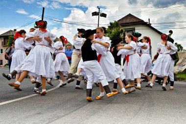 Halk dansları Vchodn, Slovakya, Folklor Festivali 'nde