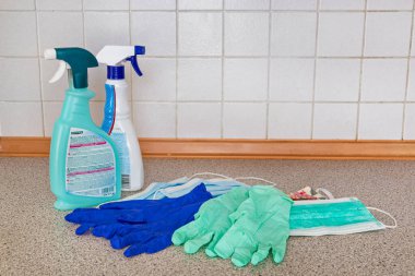 Koruyucu ekipmanlar, koruyucu eldivenler, peçe, peçe, hijyen, koronavirüs..