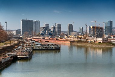 Kış limanı, transhipment, Bratislava, Mlynske nivy, Slovakya.