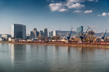 Kış limanı, transhipment, Bratislava, Mlynske nivy, Slovakya.