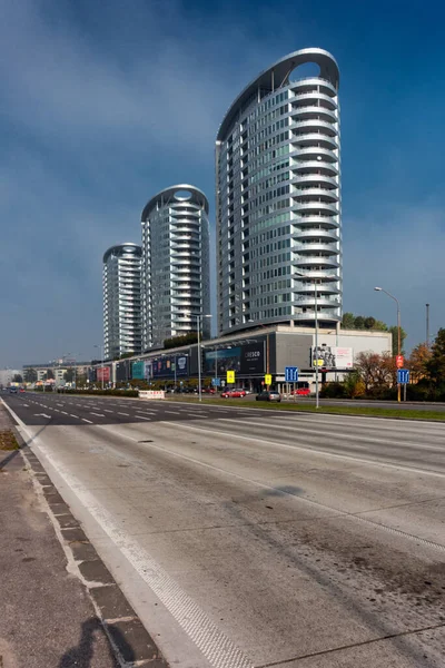 Bajkalska sokağı; Üç Kule; Tehelne direği; Bratislava; Slovakya.