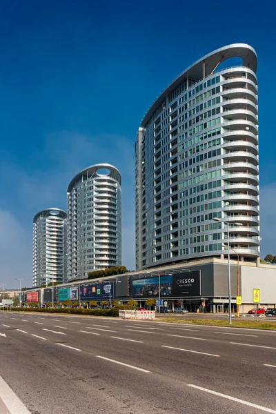 Bajkalska sokağı; Üç Kule; Tehelne direği; Bratislava; Slovakya.