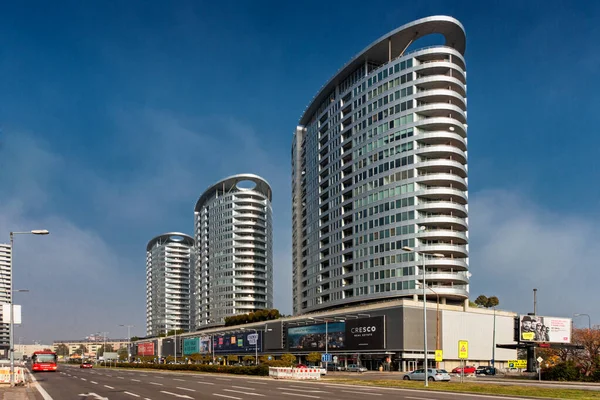 Bajkalska sokağı; Üç Kule; Tehelne direği; Bratislava; Slovakya.