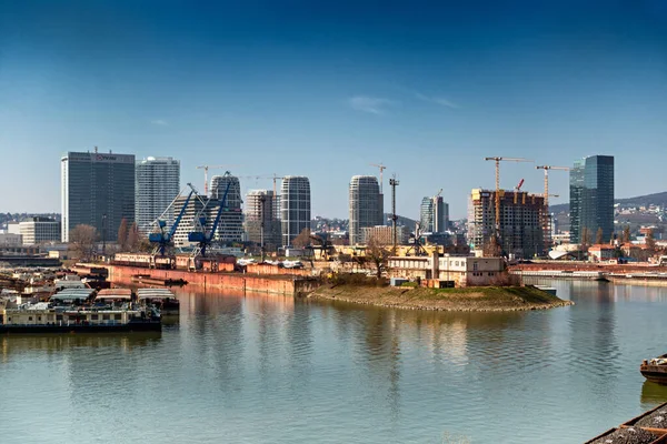 Kış limanı, transhipment, Bratislava, Mlynske nivy, Slovakya.