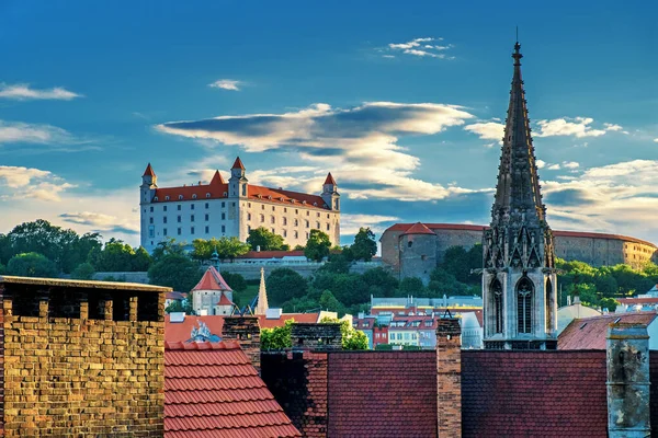 Bratislava Kalesi, Kültür Anıtı, Klarisky Kilise Kulesi, Slovakya.