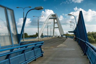 Tuna Nehri üzerindeki Apollo Köprüsü, Bratislava, Slovakya.