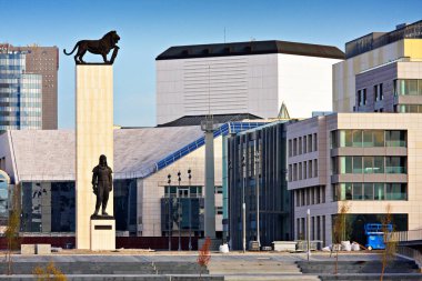 Eurovea, Alışveriş Merkezi, M.R. Stefanik, Memorial, Slovakya Ulusal Tiyatrosu, Bratislava, Slovakya.