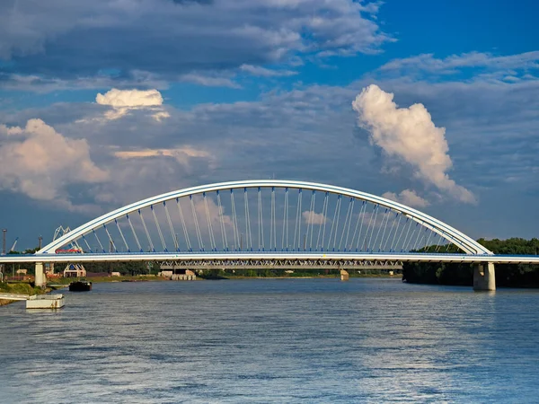 Ponte Apollo Rio Danúbio Bratislava Eslováquia — Fotografia de Stock