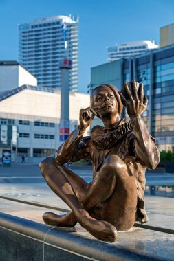 Pier, Colin Spofforth, Eurovea, Bratislava, Slovakya 'da heykel