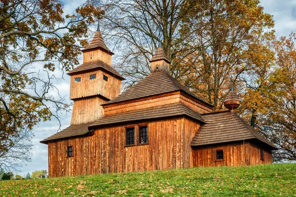 Ξύλινη Καθολική Εκκλησία Στην Κοζάνη Σλοβακία — Φωτογραφία Αρχείου