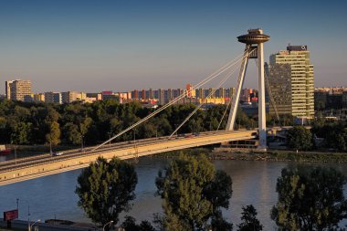 Tuna 'da SNP Köprüsü; Bratislava; Slovakya.