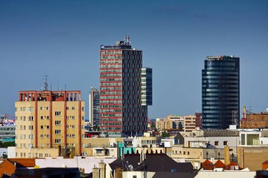Modern yüksek binalar, BMW genel merkezi, VUB, banka, Bratislava, Slovakya.