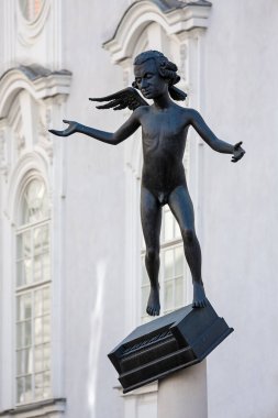 Kanatlı Mozart Heykeli, yazar Kurt Gebauer, Brno, Çek Cumhuriyeti.