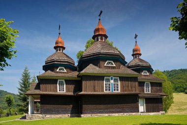 Kutsal Bakire Meryem 'i Koruma Kilisesi, ahşap, Yunan Katolik kilisesi, Nizny Komarnik, Slovakya