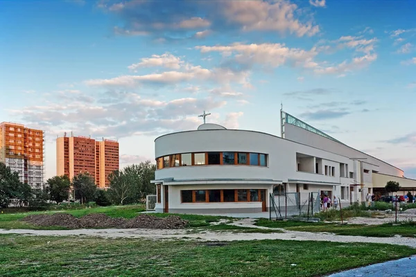 Iglesia Moderna Santa Madre Bratislava Petrzalka Eslovaquia — Foto de Stock