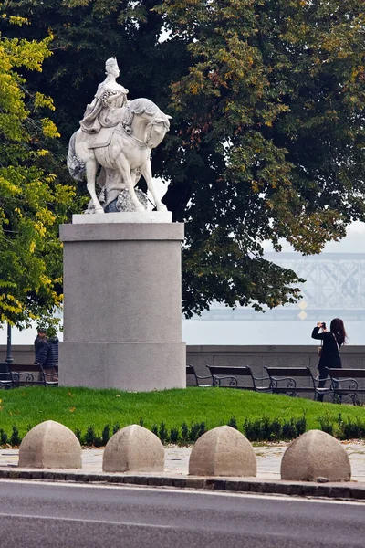 Equestrian Statue Monarch Maria Theresia Danube Embankment Bratislava Slovakia — Stock Photo, Image