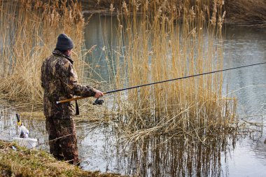 Bratislava 'daki Tuna şubesinde balıkçı..