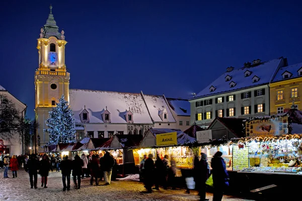 Weihnachtsmärkte Bratislava Altes Rathaus Weihnachtsbaum Buden Hauptplatz Slowakei — Stockfoto