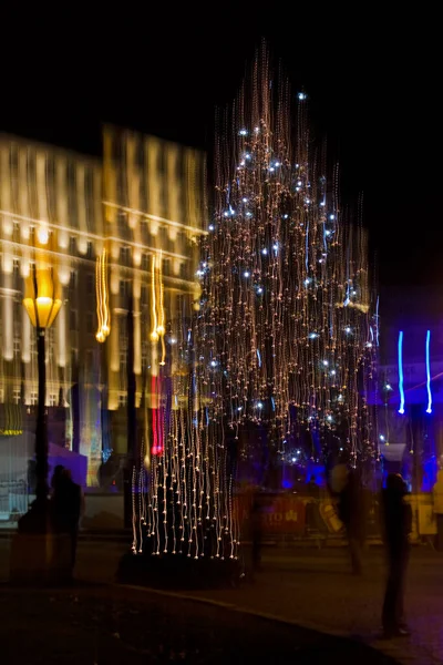 Χριστούγεννα Μπρατισλάβα Χριστουγεννιάτικο Δέντρο Ξενοδοχείο Carlton Αφαίρεση Σλοβακία — Φωτογραφία Αρχείου