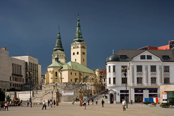 Zilina 'daki Tarihi Meydan, Kutsal Üçlü Katedrali (veya Halk Kilisesi), Roma Katolik Kilisesi, Slovakya  