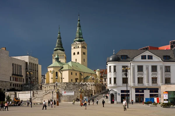 Historické Náměstí Žilině Katedrála Nejsvětější Trojice Nebo Kostel Lidové Farnosti — Stock fotografie