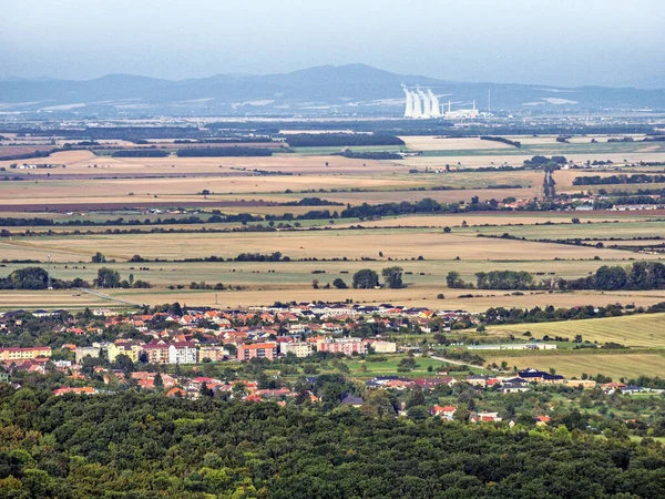 Peyzaj Casta Köyü Nükleer Santralin Soğutucu Kuleleri Jaslovske Bohunice Slovakya — Stok fotoğraf