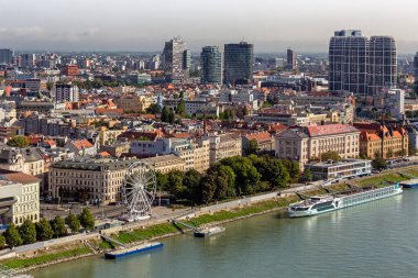 SNP köprüsü, Tuna Nehri, Bratislava, Slovakya.