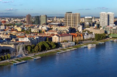 SNP köprüsü, Tuna nehri, şehir merkezi, Bratislava, Slovakya.
