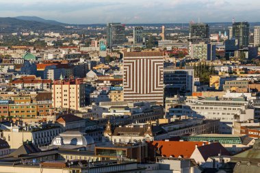 SNP köprüsü, Tuna nehri, yeni inşaat, Eurovea 2, Kiev Oteli, Bratislava, Slovakya.