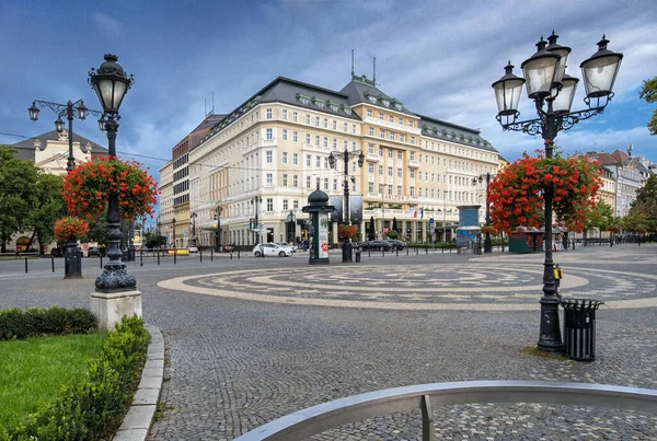 斯洛伐克布拉迪斯拉发卡尔顿酒店Hviezdoslav Square — 图库照片