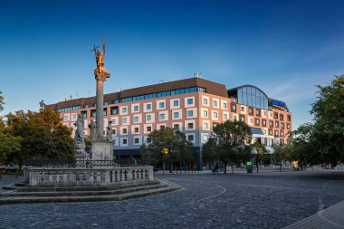 Bratislava 'daki Park Oteli, Veba Sütunu, Balık Meydanı, Slovakya.