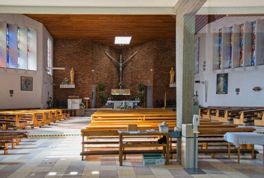 Lekesiz Gebeliğin Katolik Kilisesi; İçi; Zborov nad Bystricou; Slovakya.