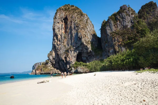 Railay beach w prowincji Krabi Tajlandia. Egzotyczne tło — Zdjęcie stockowe