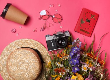 Kamera ve pasaportlu yolcular için aksesuarlar ve eşyalar