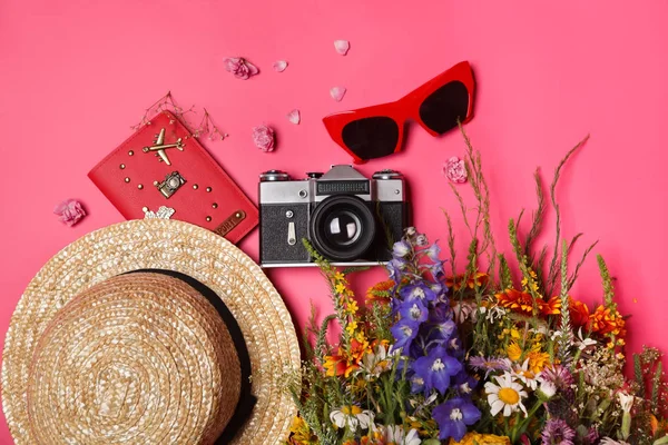 Kamera ve pasaportlu yolcular için aksesuarlar ve eşyalar