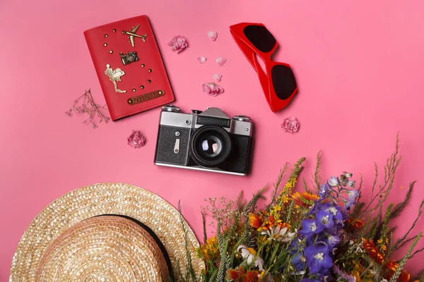 Bir kamera, pasaport ile gezginler için aksesuarlar ve öğeler