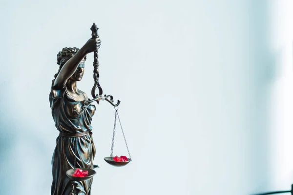Statua Giustizia All Interno Ufficio Legale — Foto Stock